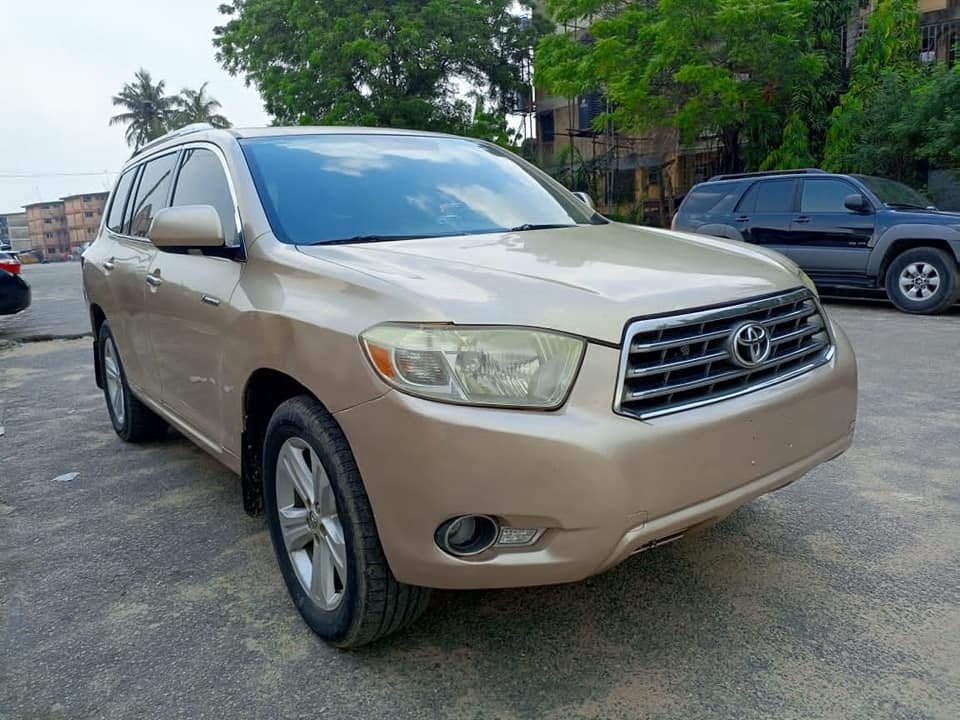 A picture of Toyota Highlander 2009 model V6 limited edition