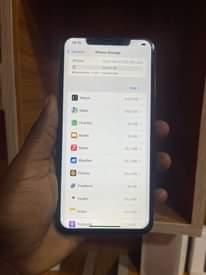 A picture of iphone xs max