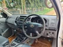 A picture of Toyota hilux iyo Gary mpyaa aijarudiwa rang ni engine 2kd