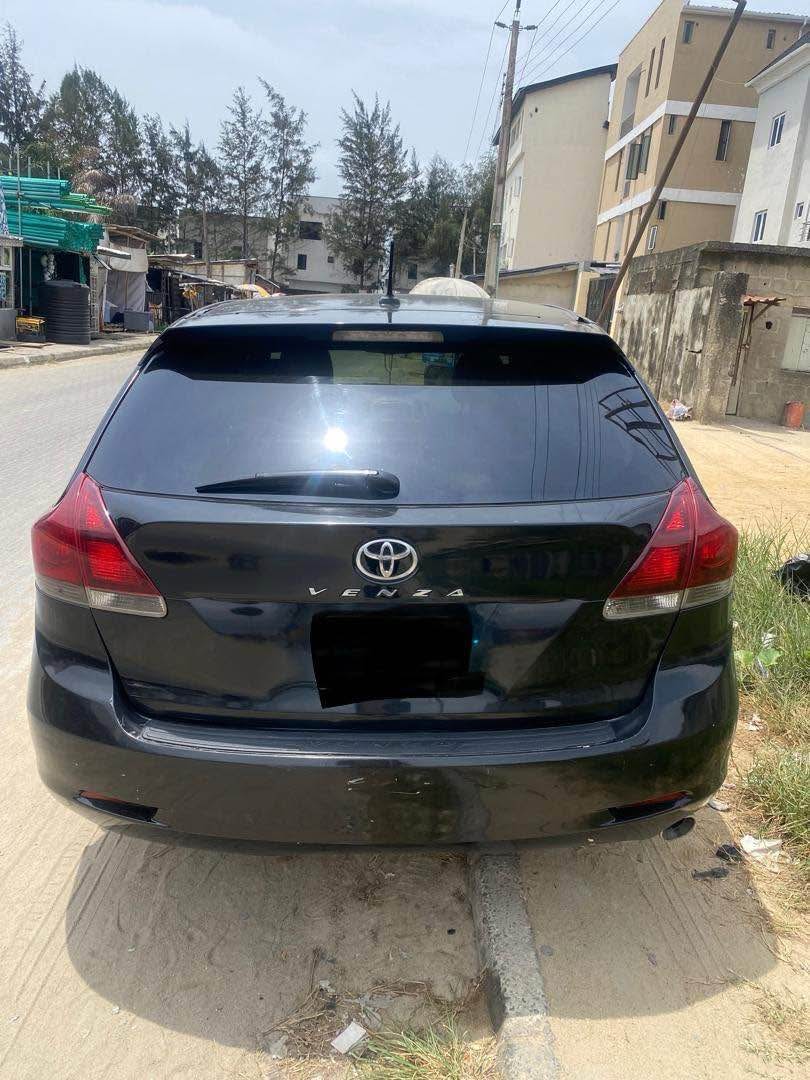 A picture of 013 model Toyota venza