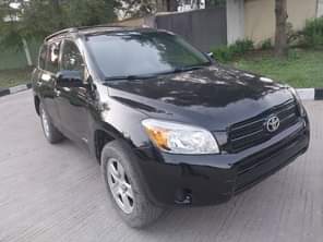 A picture of Awoof deal Toyota Raf4 2008 model Painted on first body