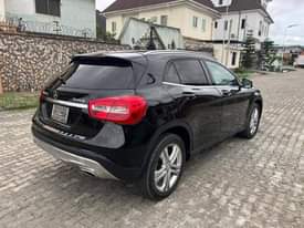 A picture of 2016 Mercedes Benz GLE 250 V6