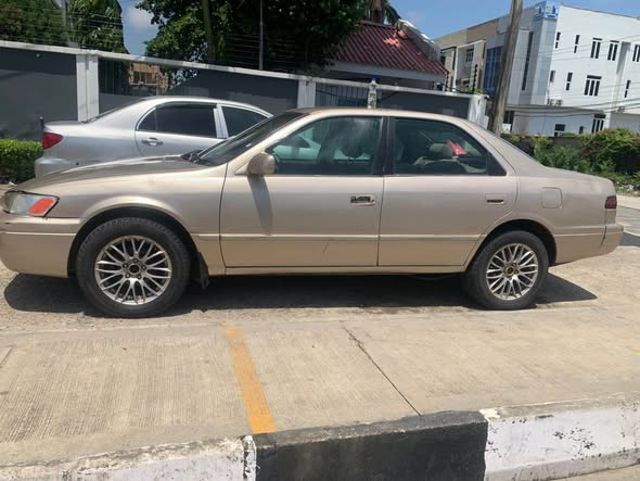 A picture of Toyota Camry tinny light