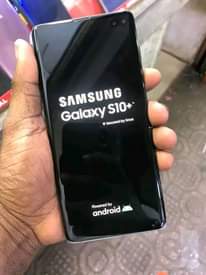 A picture of samsung galaxy s10 plus piruuuuuuu