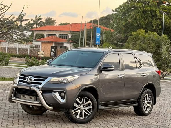 A picture of TOYOYA FORTUNER 110MIL 0655 422 289