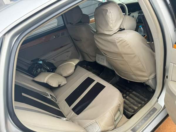 A picture of This is crispy clean Toyota avalon 2005 model pure first