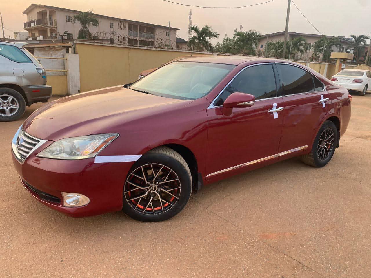A picture of Es350 Lexus 2011 model