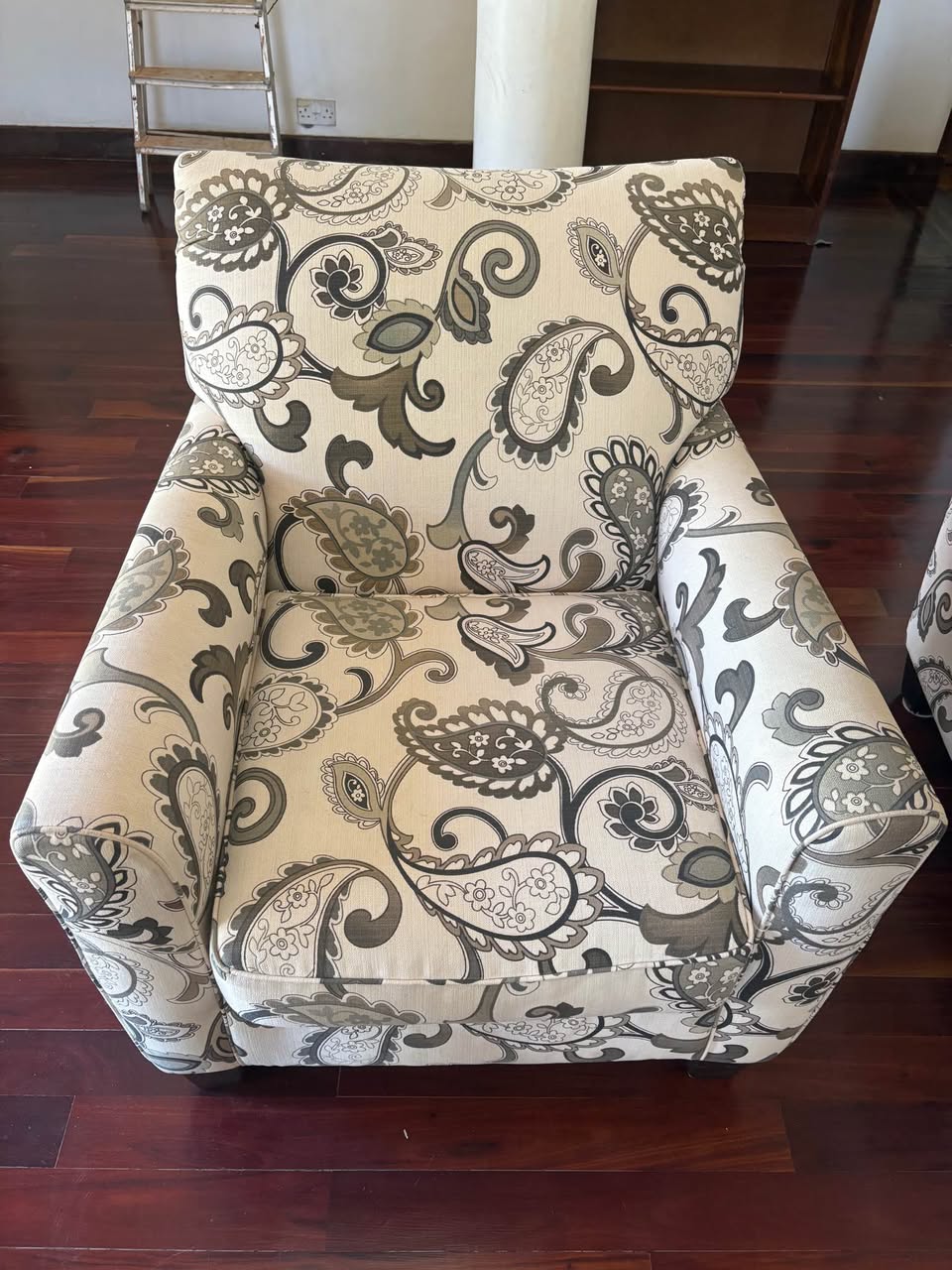 A picture of Complete Sofa set 3 2 2x1