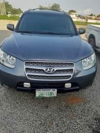 A picture of Hyundai satafe 2010 model 4 sale Super Clean body and