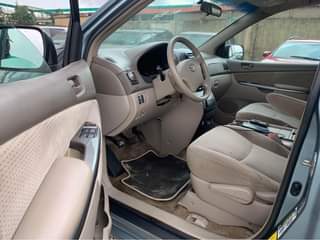 A picture of Toyota Sienna LE