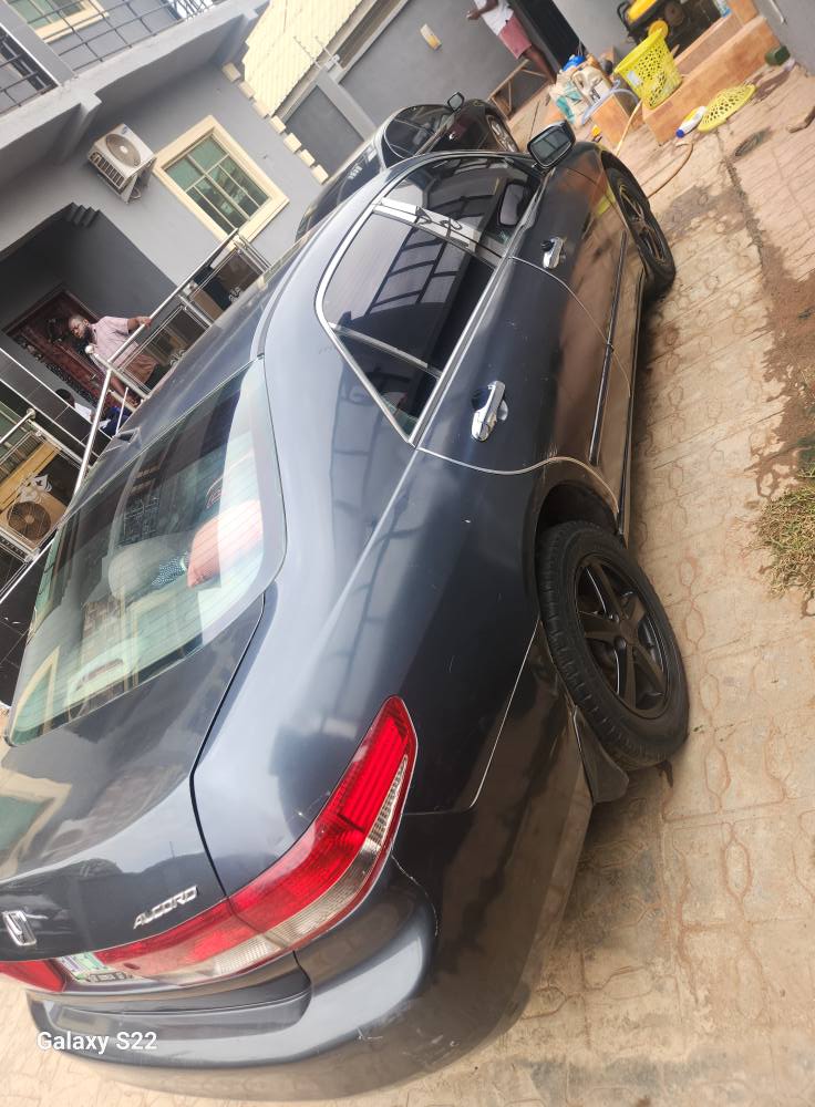 A picture of 2004 honda accord