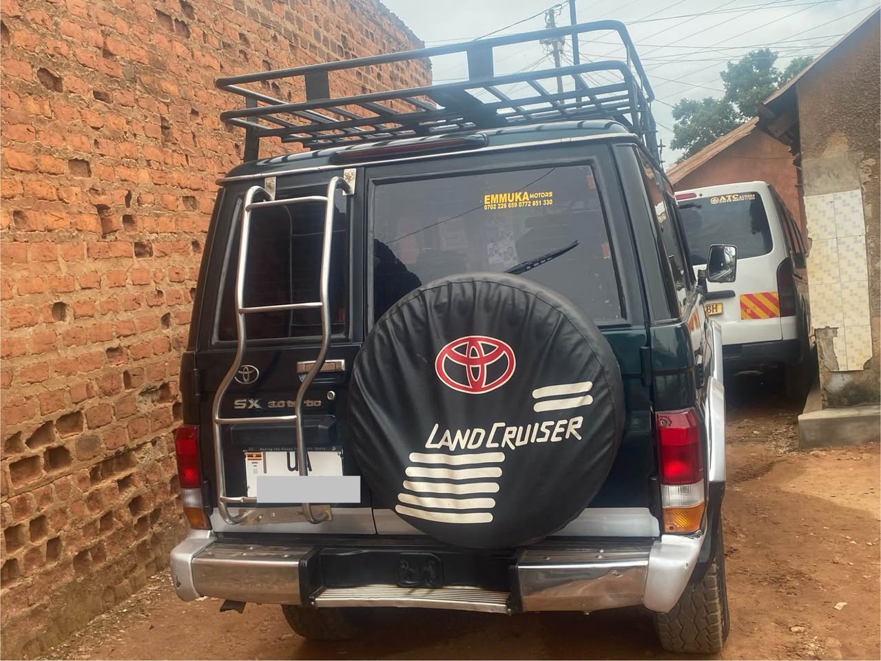 A picture of TOYOTA LANDCRUISER SX