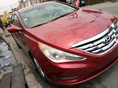 A picture of Hyundai sonata 2013