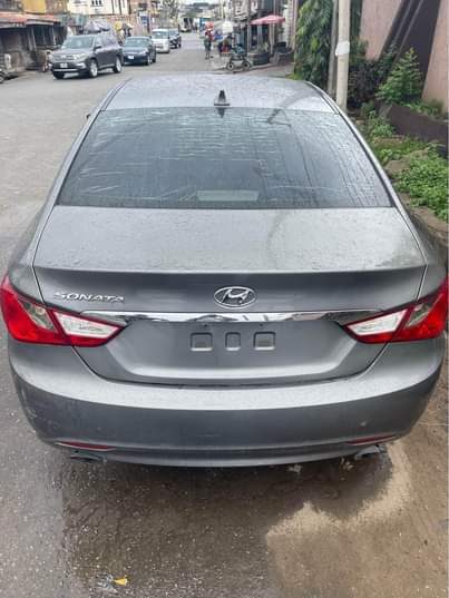 A picture of HYUNDiA SONATA 2012 Engine working perfectly Gear More