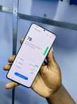 A picture of Samsung galaxy S20 5G slightly cracked