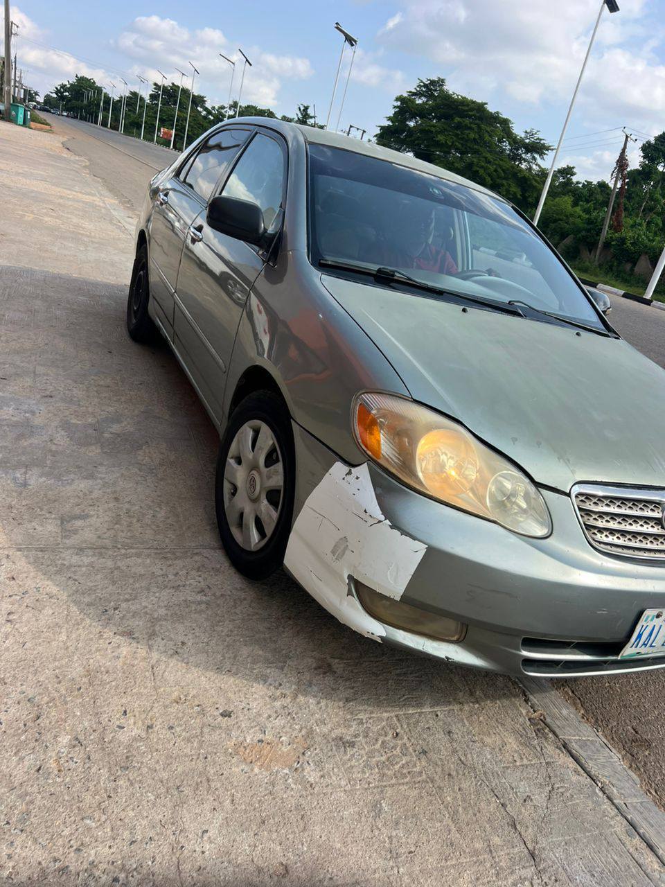 A picture of Toyota Corolla 04