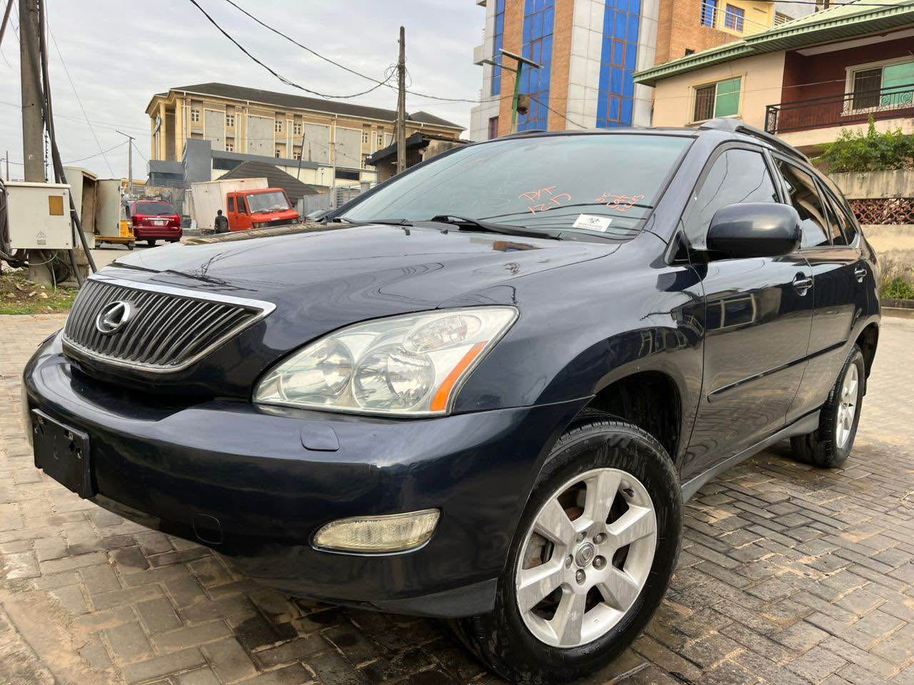 A picture of 2004 LEXUS RX330