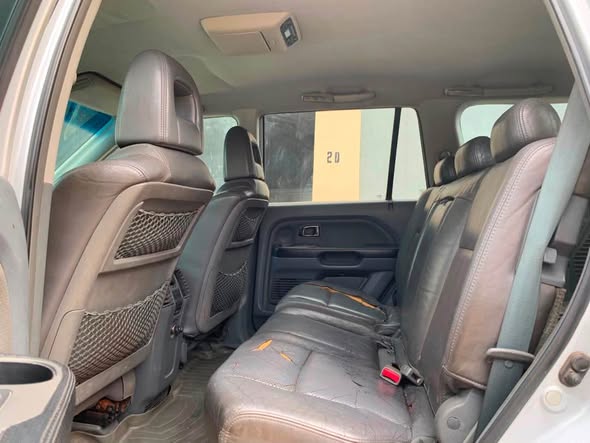 A picture of Honda Pilot 2006 Model