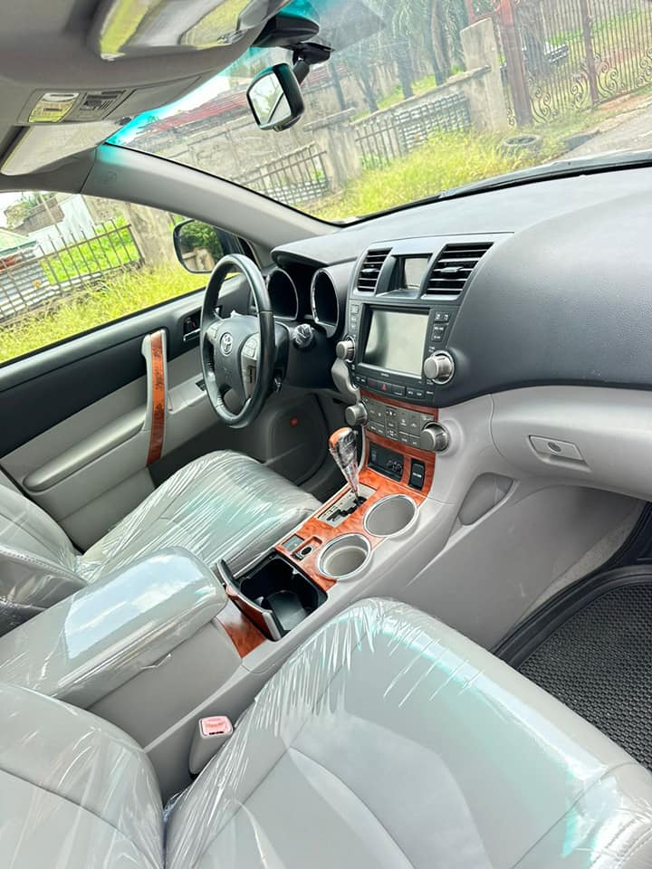 A picture of Toyota Highlander 2010 N15.5m