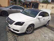 A picture of Toyota Avalon 2011