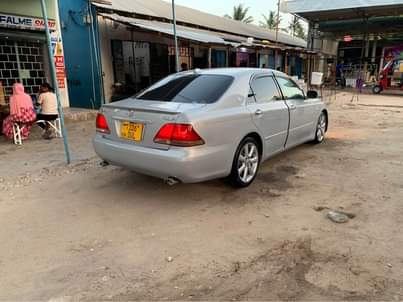 A picture of TOYOTA CROWN ROYAL SALOON 11 5
