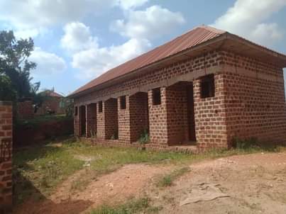 A picture of  18M RENTALS ON SALE 5single room with stores On