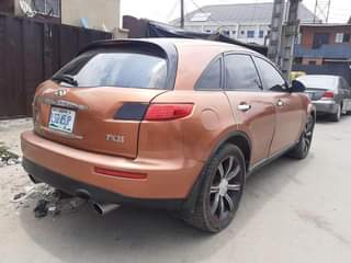A picture of 04 Infiniti fx35