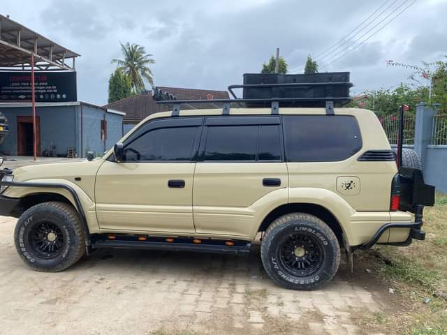 A picture of Landcruiser prado tx