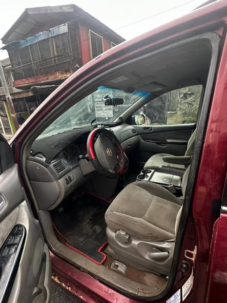 A picture of Toyota Sienna 2005 model Engine gear in perfect condition AC