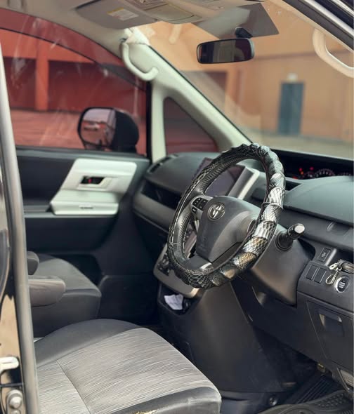 A picture of Toyota Noah Si 43M 0705176582