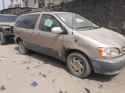 A picture of First body Toyota Sienna 08030545074