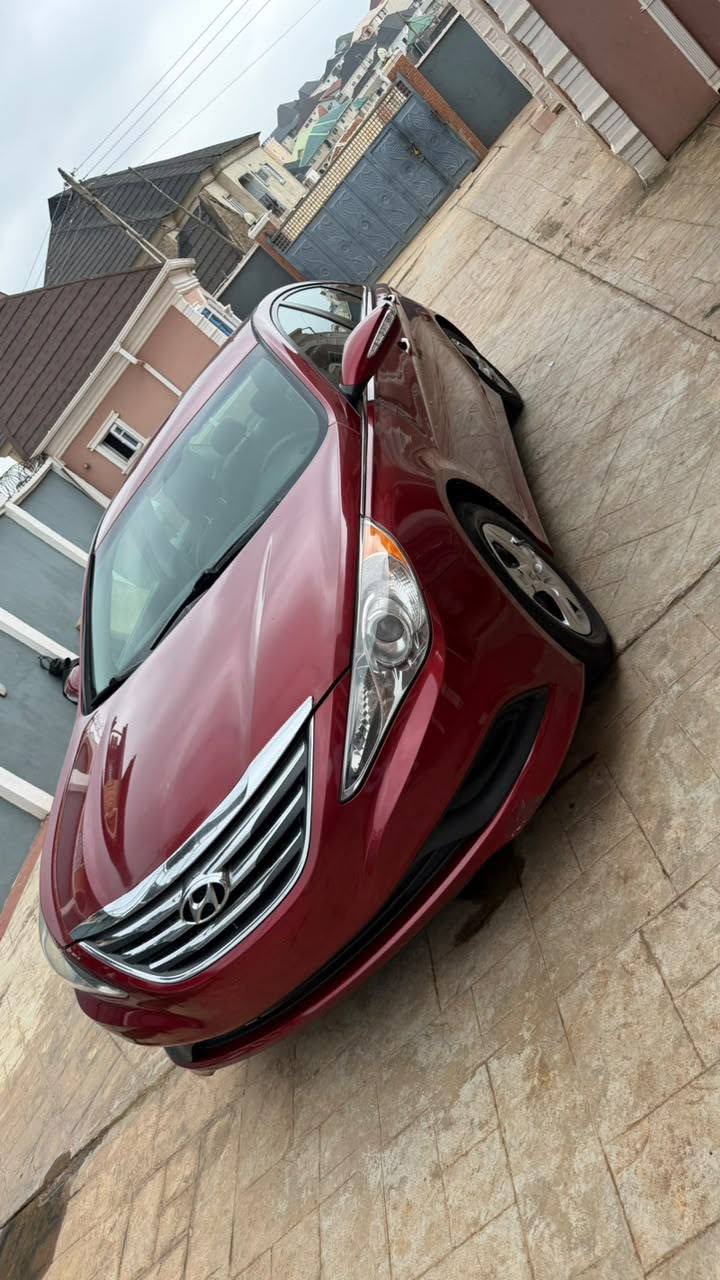 A picture of Hyundai Sonata 2013