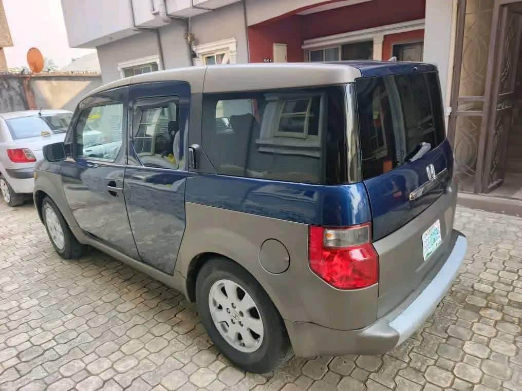 A picture of 2004 Honda Element