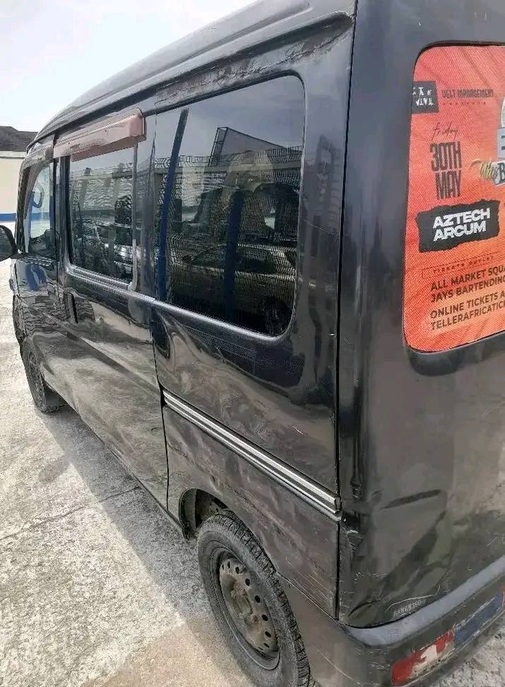 A picture of Hijet hummer Mini bus For sale NOTE DOUBLE CARM 4
