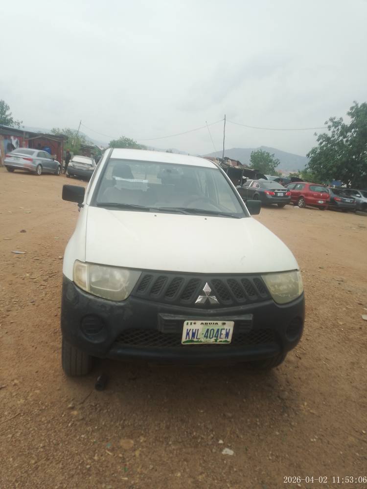 A picture of Mitsubishi l200 highjack