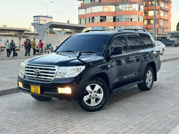 A picture of LANDCRUISER V8
