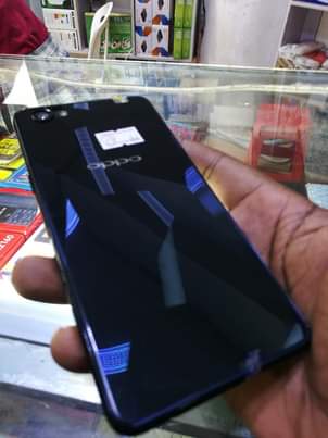 A picture of Oppo A3 270000