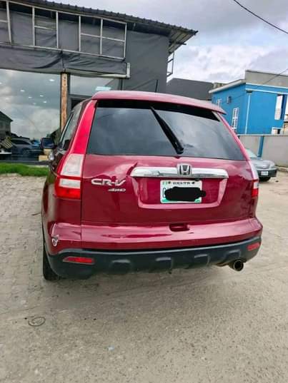 A picture of Honda CR V 2007 with silent Engine and smooth Gear