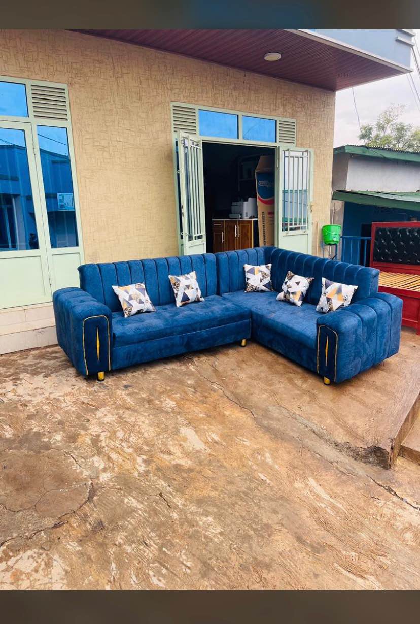 A picture of We buy and sell all things Dukora Ibikoresho byomunzu tukanabigurisha