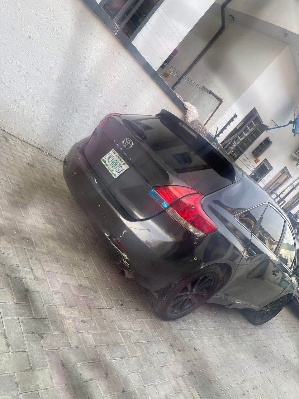 A picture of Toyota venza 4plugs basic Buy and paint or bake engine