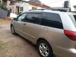 A picture of 2005 Toyota Sienna 05