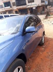 A picture of Toyota Rav4 08 model 3 row seat Everything is working
