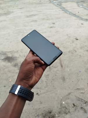 A picture of AQUOS 5G GB 64 RAM 4 BEI 150K SERIOUSLY PG