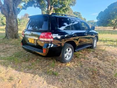 A picture of TOYOTA LAND CRUISER