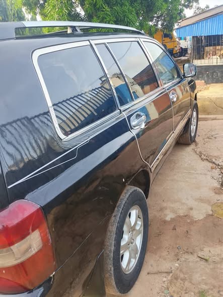 A picture of Toyota Highlander 2004