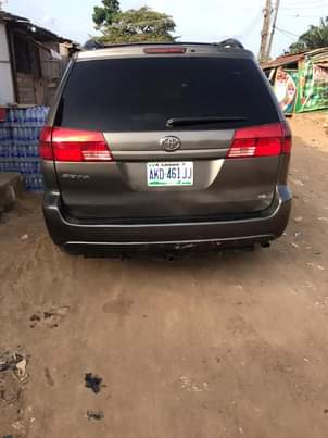 A picture of Nigeria Used Sienna 2005 working perfectly read descriptions