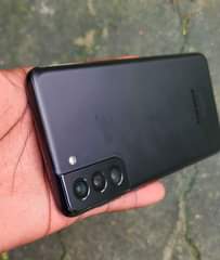 A picture of Samsung galaxy s21 5G Price 475 000 Only