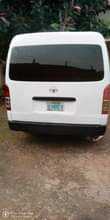 A picture of 2012 hummer bus