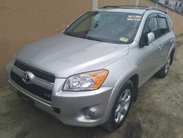 A picture of 2010 RAV4 limited tokumbo thumb start accident free Price 13