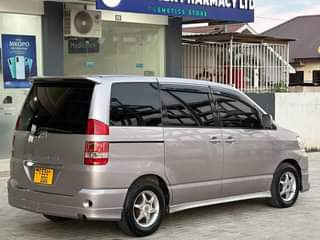 A picture of Toyota noah